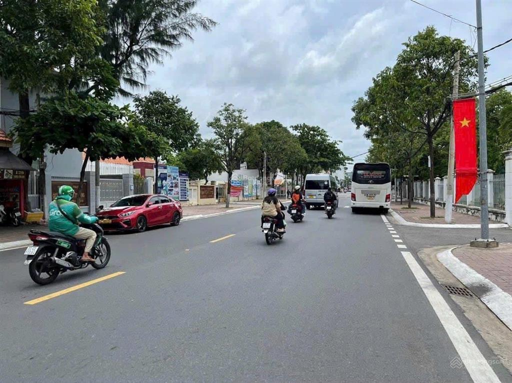 Bán nhà mặt tiền trương công định p. 3 vũng tàu 371m2 ngang 12m cực đẹp giá 55 tỷ tl