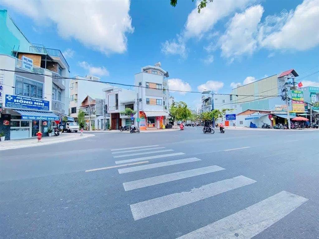 Bán nhà 1t4l mặt tiền ba cu p. 4 tp. vt đang cho thuê 30 triệu. hoàn công đầy đủ. giá 21 tỷ tl