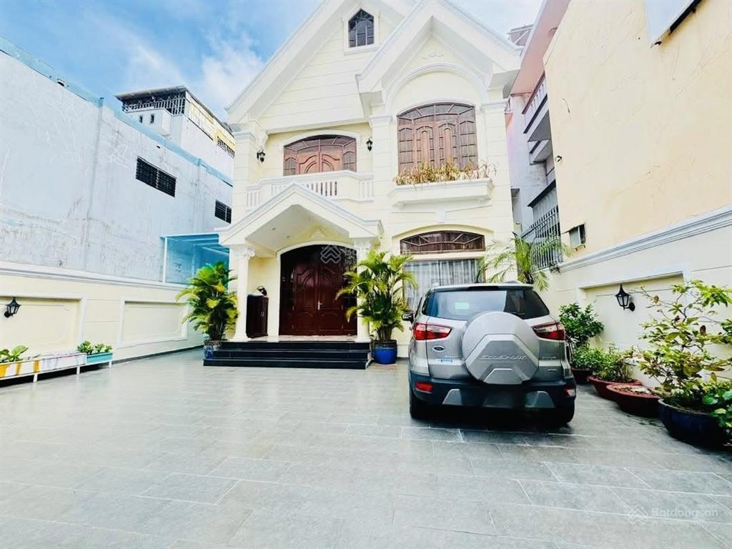 Cho thuê biệt thự hồ bơi sân vườn rộng gần bờ hồ bàu sen 6pn full nội thất giá 35 triệu