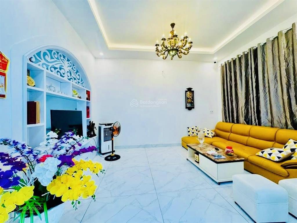 Cho thuê biệt thự hồ bơi sân vườn rộng gần bờ hồ bàu sen 6pn full nội thất giá 35 triệu