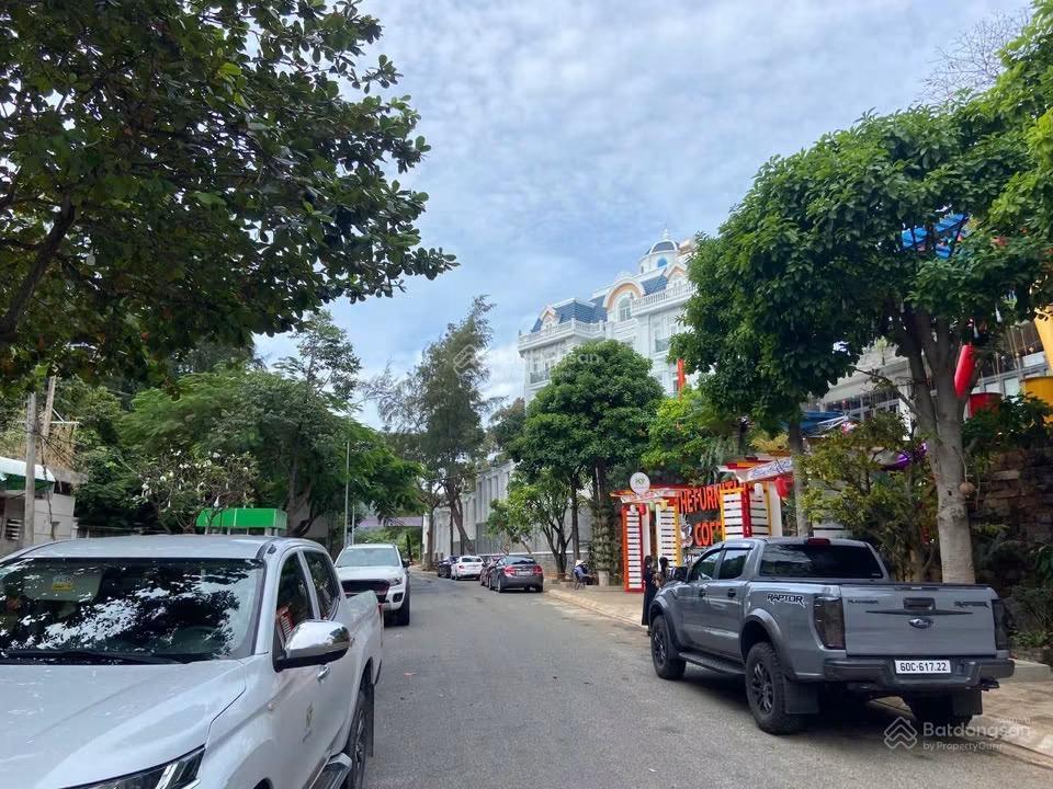 Biệt thự 1.740m mặt tiền đào duy từ đi bộ ra biển bãi sau thùy vân giá tốt bán gấp trong tháng