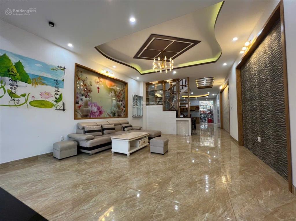 Bán nhà đẹp mặt tiền nguyễn hới, tp. vũng tàu. 183m2, 3 lầu, sân đậu xe rộng. giá chỉ 14,5 tỷ tl