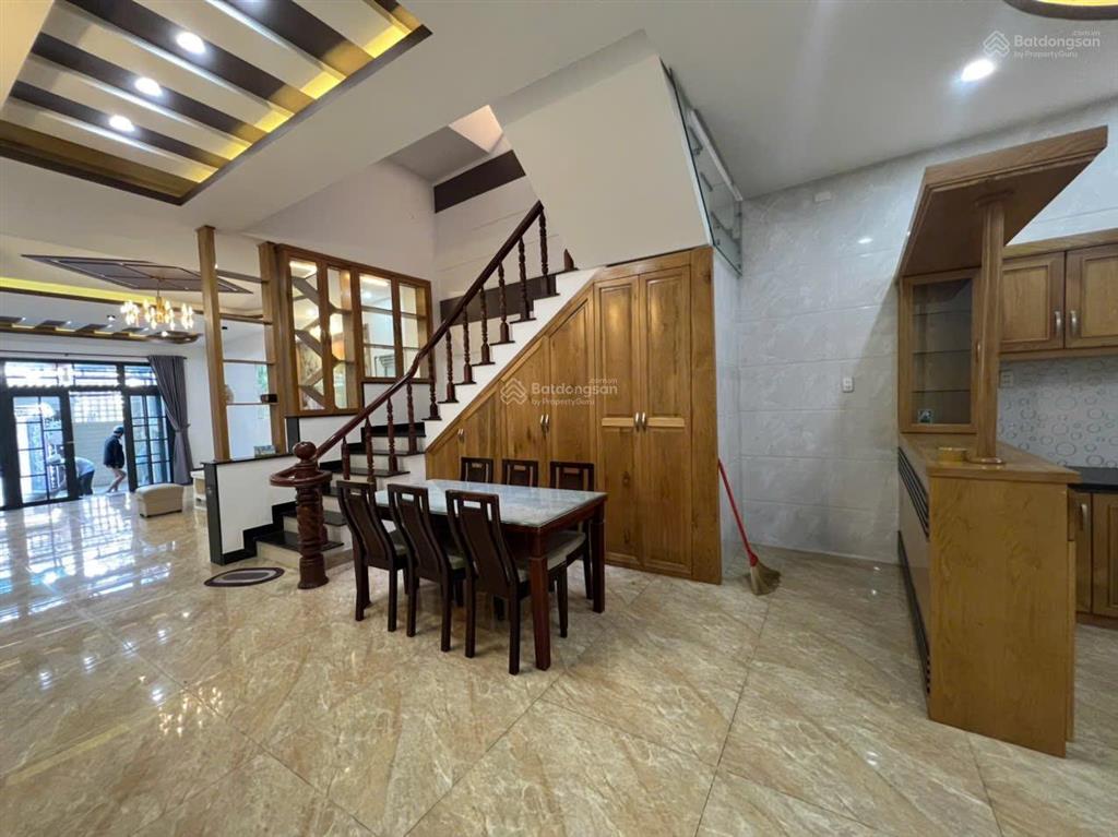 Bán nhà đẹp mặt tiền nguyễn hới, tp. vũng tàu. 183m2, 3 lầu, sân đậu xe rộng. giá chỉ 14,5 tỷ tl