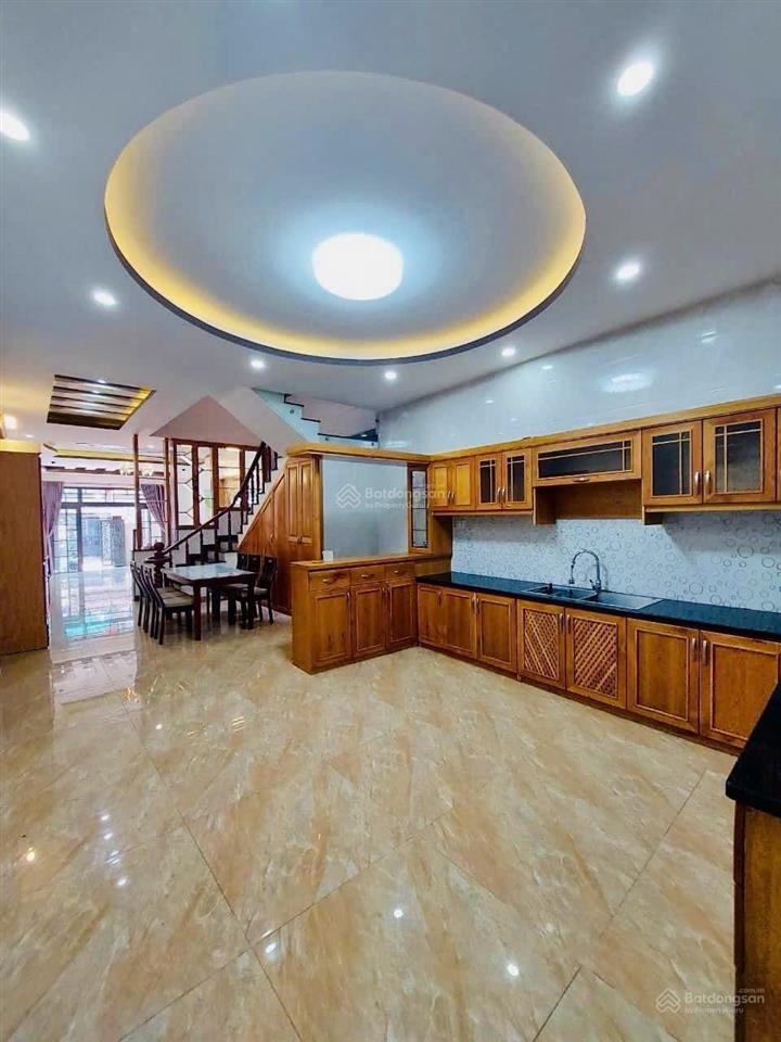 Bán nhà đẹp mặt tiền nguyễn hới, tp. vũng tàu. 183m2, 3 lầu, sân đậu xe rộng. giá chỉ 14,5 tỷ tl