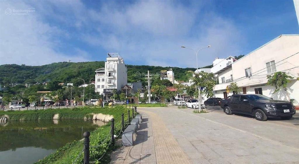 Bán nhà cấp 4 mặt tiền bờ hồ siêu đẹp ngay gần biển bãi sau tp vũng tàu ngang 6m siêu đẹp