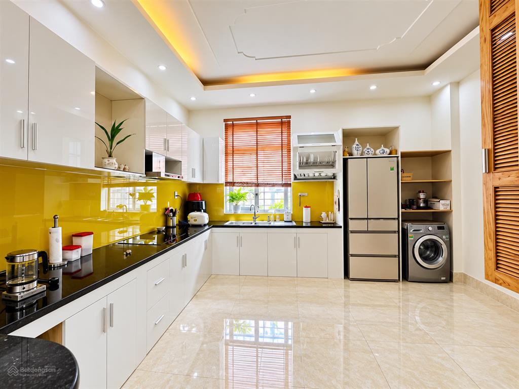 Bán nhà 4 tầng mặt tiền hàn mặc tử, thành phố vũng tàu, gia đình xây ở tâm huyết. giá 9,5 tỷ