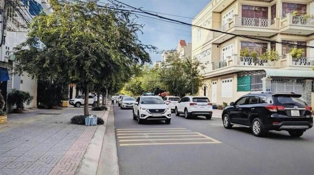 Bán nhà mặt tiền lê văn lộc p.9 vũng tàu 120m xây 3 tầng kiên cố. giá 13,5 tỷ