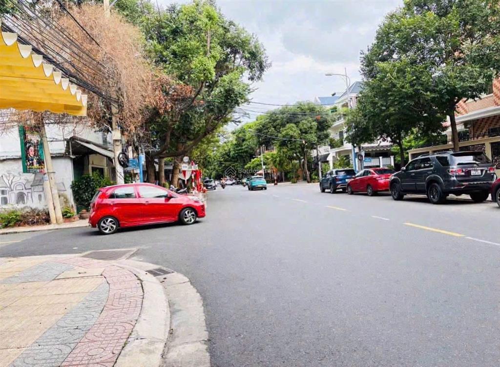 Bán nhà mặt tiền lê văn lộc p.9 vũng tàu 120m xây 3 tầng kiên cố. giá 13,5 tỷ