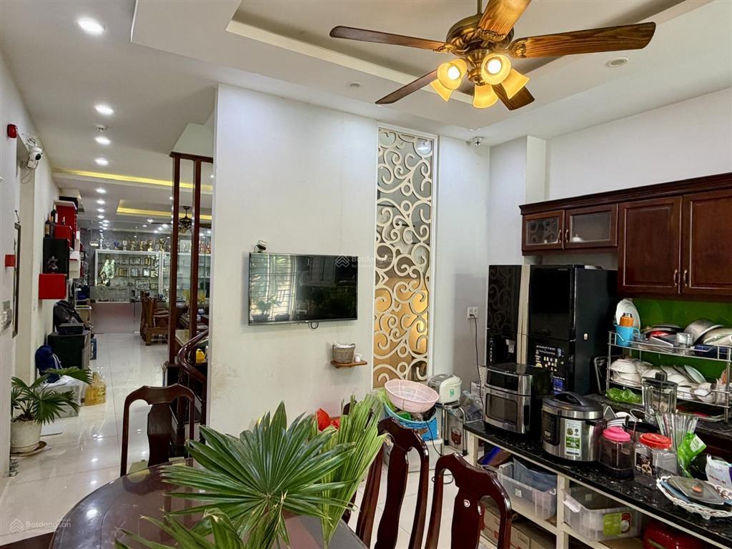 Bán nhà mặt tiền thống nhất mới vị trí cực đẹp gần lê hồng phong giá 22 tỷ