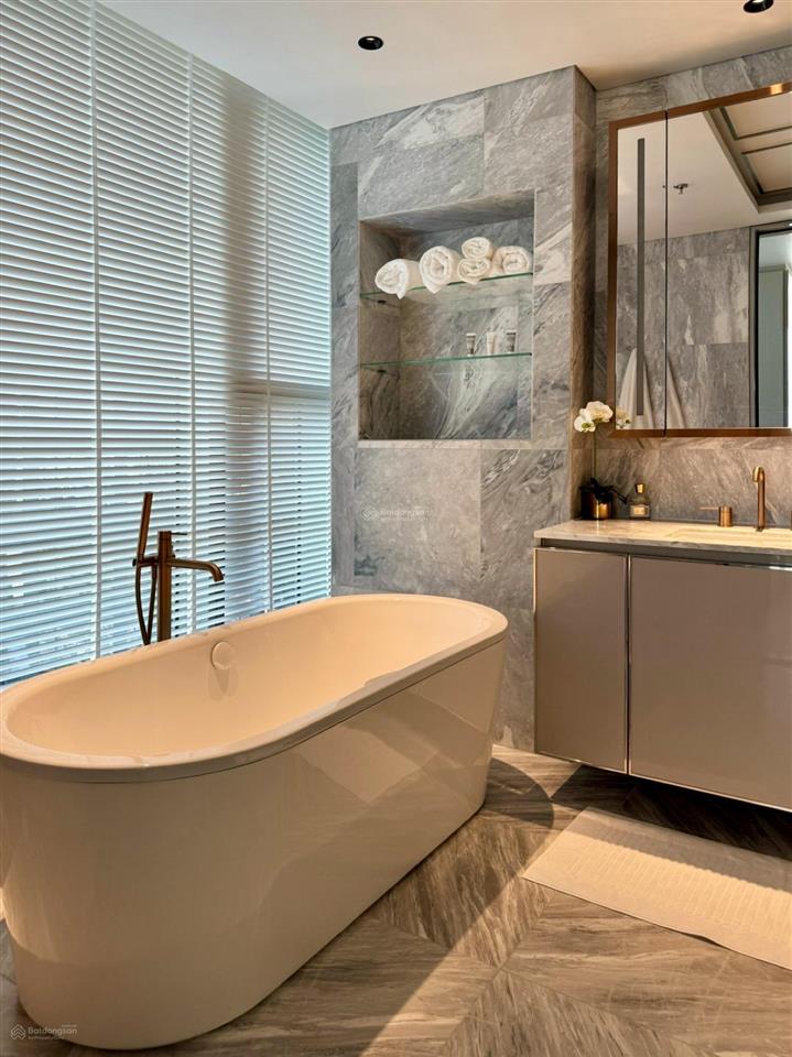 Một trong những căn 2pn giá tốt grand marina saigon 89m2, view sông, giá chỉ 59 triệu/tháng
