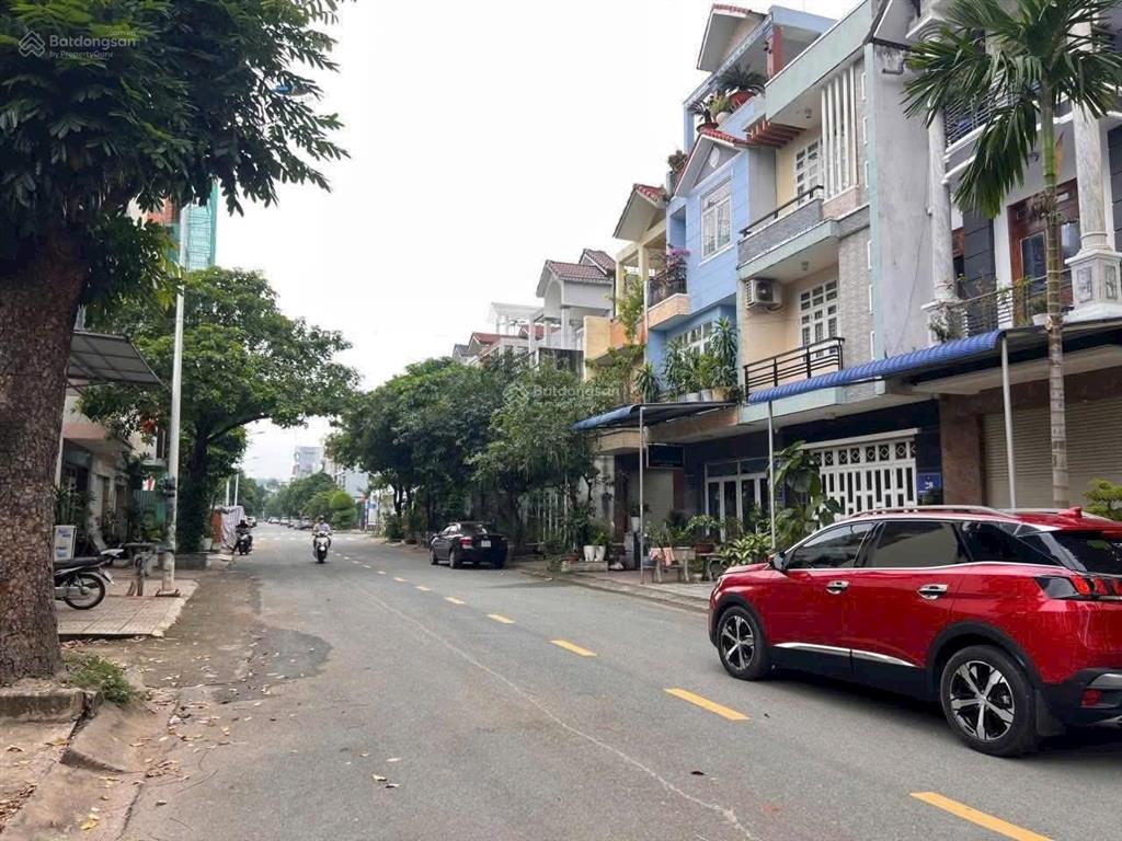 Bán lô đất vàng gs2 gần chung cư tbs dĩ an kinh doanh đỉnh. 5x18m. 90m2