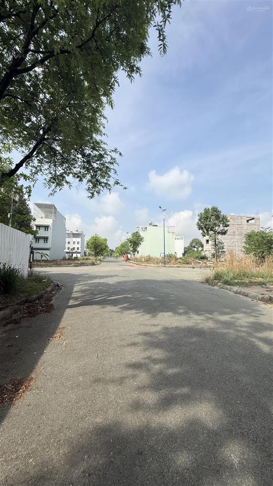 Cần bán lô đất 100m2 đối diện chung cư trong khu đô thị bình nguyên!