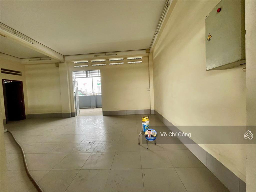 Cho thuê nhà 4 tầng ngang 10m, diện tích sử dụng 1000m2 sàn chỉ 35tr/1 tháng