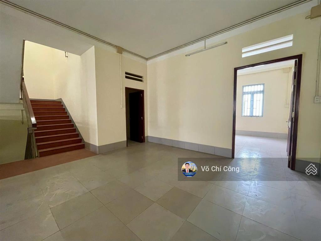 Cho thuê nhà 4 tầng ngang 10m, diện tích sử dụng 1000m2 sàn chỉ 35tr/1 tháng