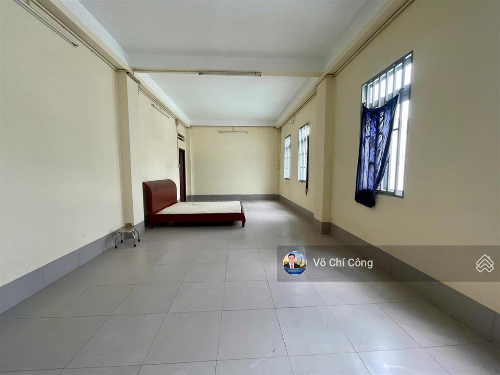 Cho thuê nhà 4 tầng ngang 10m, diện tích sử dụng 1000m2 sàn chỉ 35tr/1 tháng