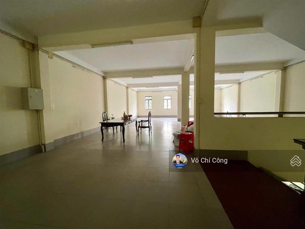 Cho thuê nhà 4 tầng ngang 10m, diện tích sử dụng 1000m2 sàn chỉ 35tr/1 tháng