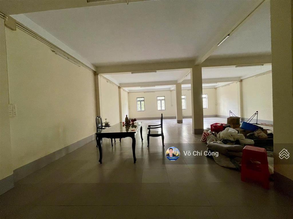 Cho thuê nhà 4 tầng ngang 10m, diện tích sử dụng 1000m2 sàn chỉ 35tr/1 tháng