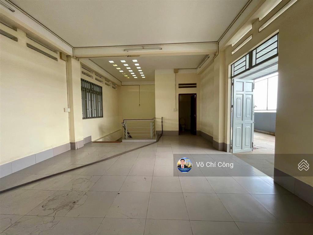 Cho thuê nhà 4 tầng ngang 10m, diện tích sử dụng 1000m2 sàn chỉ 35tr/1 tháng