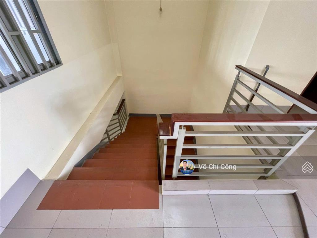 Cho thuê nhà 4 tầng ngang 10m, diện tích sử dụng 1000m2 sàn chỉ 35tr/1 tháng