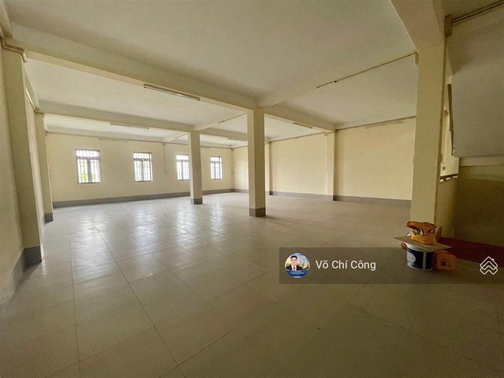 Cho thuê nhà 4 tầng ngang 10m, diện tích sử dụng 1000m2 sàn chỉ 35tr/1 tháng