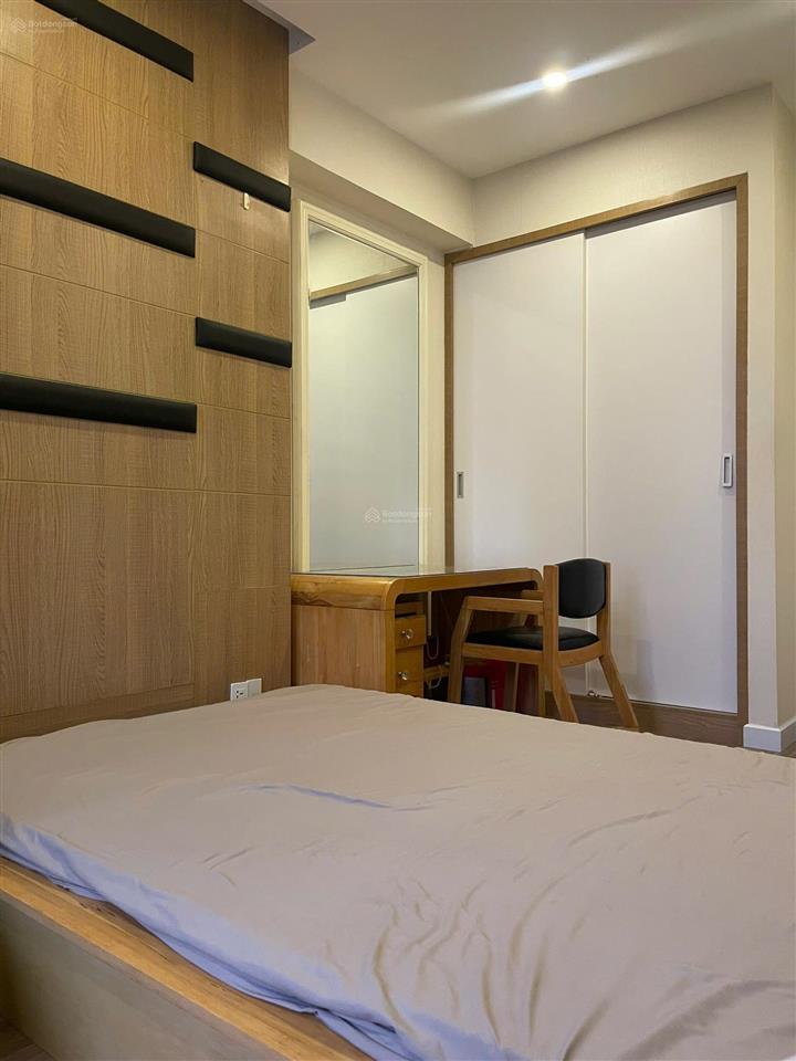 Bán căn hộ 4 phòng ngủ tầng cao, view sông chung cư tropic garden  0961 057 ***