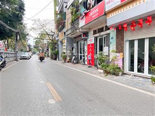 Gia đình cần bán nhanh căn nhà mặt phố hoa lâm, việt hưng. đường ô tô tránh, vỉa hè, view thoáng