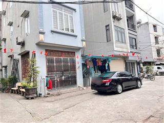 Bán căn nhà bác chủ tự xây tâm huyết gaza ô tô, lô góc, đường ô tô tránh, cách phố việt hưng 20m