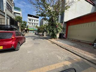 Bán đất mặt phố nguyễn văn hưởng, đường 15m, vỉa hè, cách hồ 10m cực thoáng, giá tốt