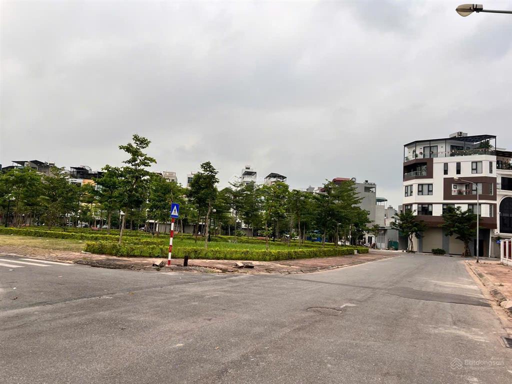 Siêu phẩm đất tđc giang biên  view vườn hoa  ô tô tránh  giáp trường chu văn an