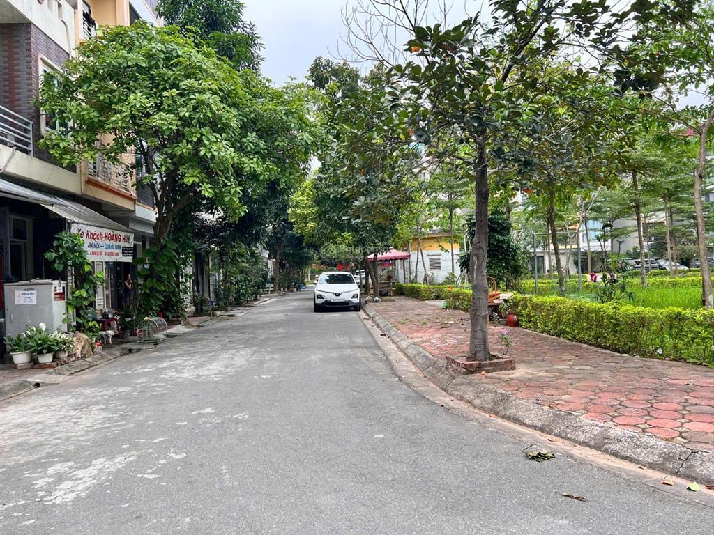 Siêu phẩm đất tđc giang biên  view vườn hoa  ô tô tránh  giáp trường chu văn an