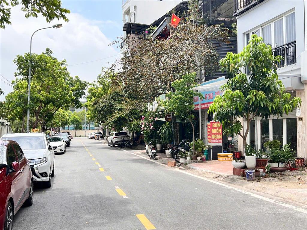 Trả nợ ngân hàng bán đất phố viên chiếu  80,5m²  đường 8m vỉa hè
