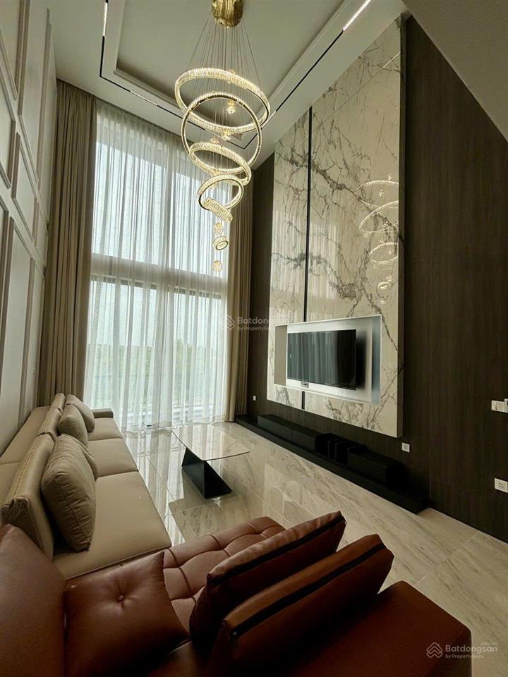 Còn duy nhất 1 căn phố viên chiếu  phúc lợi, long biên