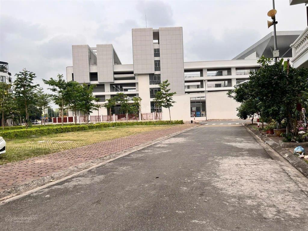 Trả nợ bán gấp 1 lô đất tđc giang biên, view vườn hoa