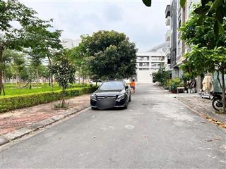 Trả nợ bán gấp 1 lô đất tđc giang biên, view vườn hoa