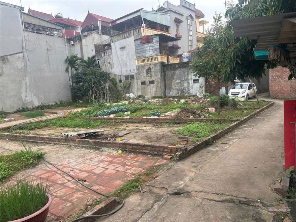 Tôi bán 40m2 đất tại lạc trị phúc thọ. ngay quốc lộ 32. giá rẻ (cc chấp nhận trung gian)