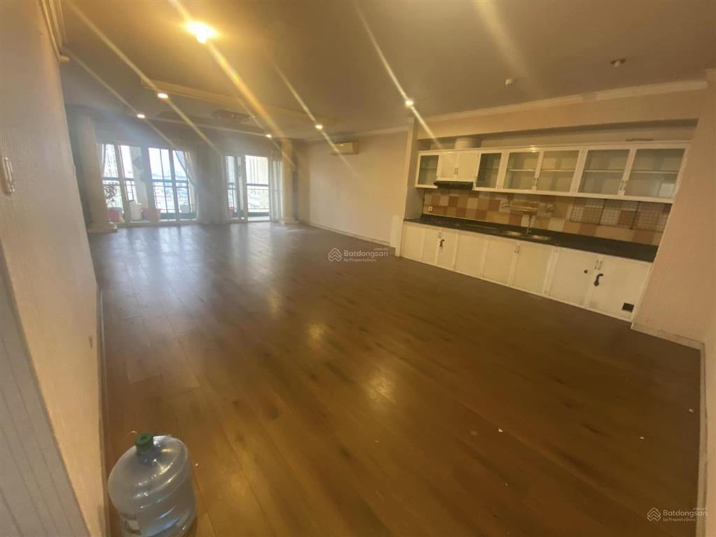 Cho thuê căn hộ penhouse chung cư phúc yên phan huy ích. 240m nhà 4pn 4wc có sẵn máy lạnh.