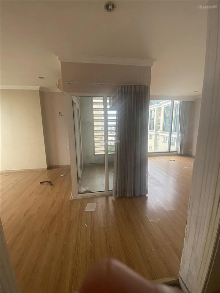 Cho thuê căn hộ penhouse chung cư phúc yên phan huy ích. 240m nhà 4pn 4wc có sẵn máy lạnh.