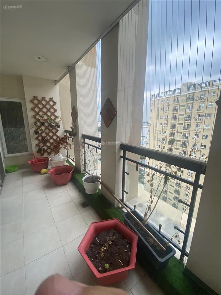 Cho thuê căn hộ penhouse chung cư phúc yên phan huy ích. 240m nhà 4pn 4wc có sẵn máy lạnh.