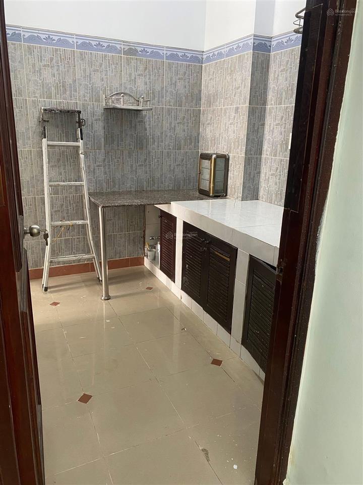 Bán căn hộ 312 lạc long quân . sổ riêng. 3 ty 450 lầu đẹp 0932 834 ***