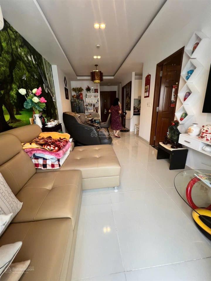 Bán căn hộ skycenter phổ quang . 75m 6,3 tỷ 2pn  0932 834 *** view hồ bơi