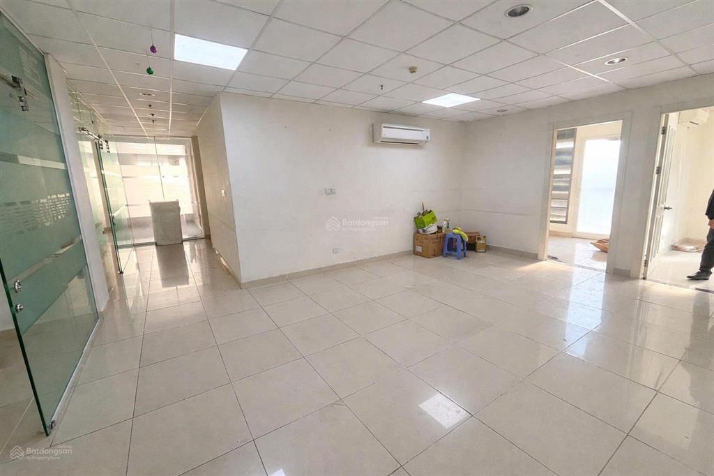 Cho thue căn hộ 200m 5pn2wc nhà trống 6 máy lạnh chỉ 12 triệu 0932 834 ***