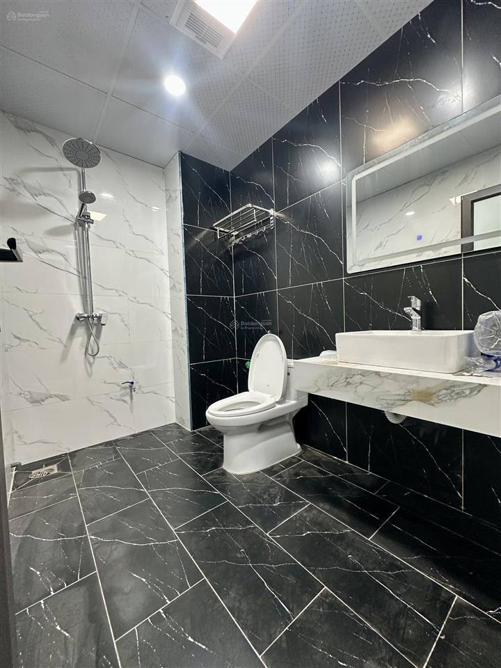 Bán nhà khu phân lô đền lừ dt 50m x 6 tầng xây mới