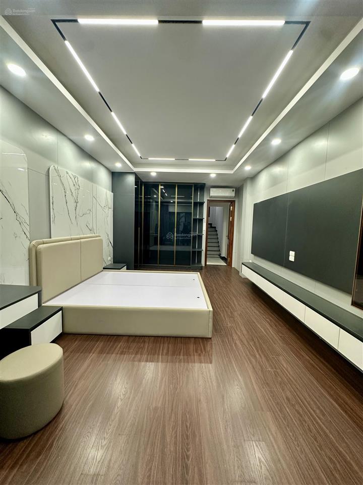 Bán nhà khu phân lô đền lừ dt 50m x 6 tầng xây mới
