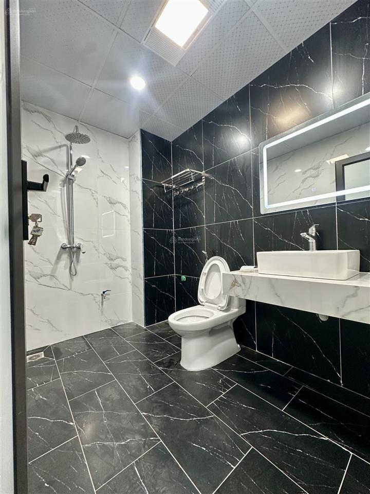 Bán nhà khu phân lô đền lừ dt 50m x 6 tầng xây mới