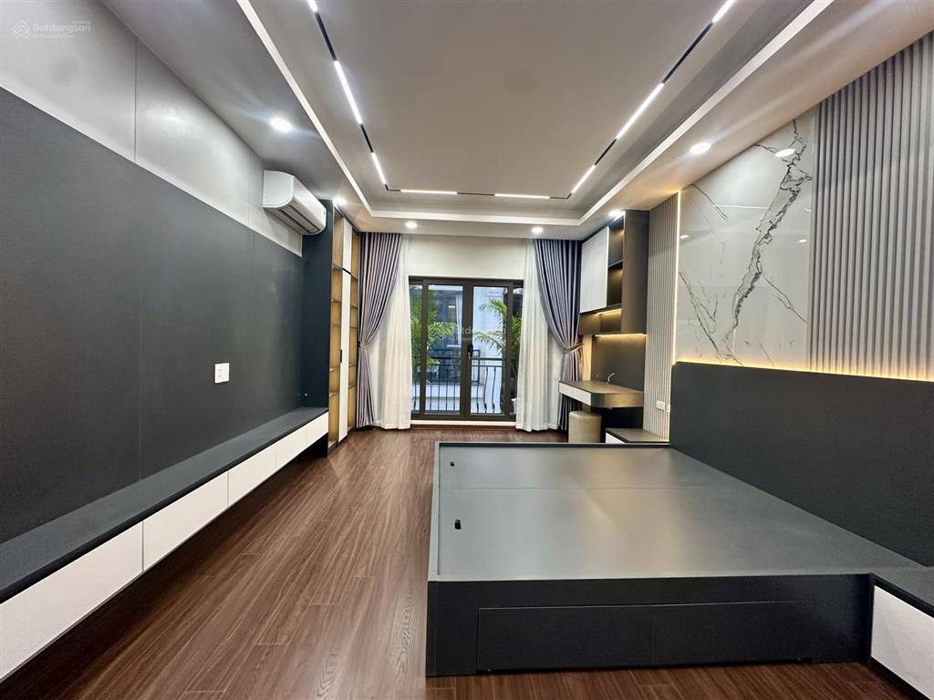 Bán nhà khu phân lô đền lừ dt 50m x 6 tầng xây mới