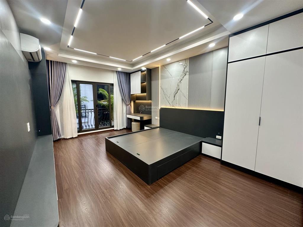 Bán nhà khu phân lô đền lừ dt 50m x 6 tầng xây mới