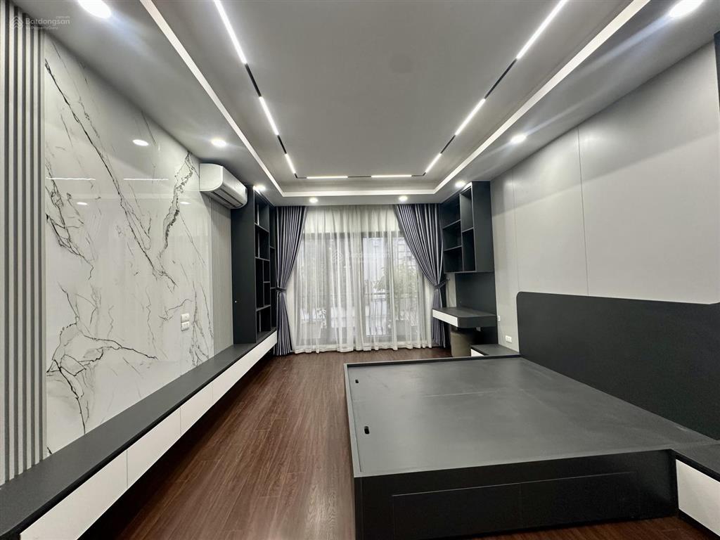 Bán nhà khu phân lô đền lừ dt 50m x 6 tầng xây mới