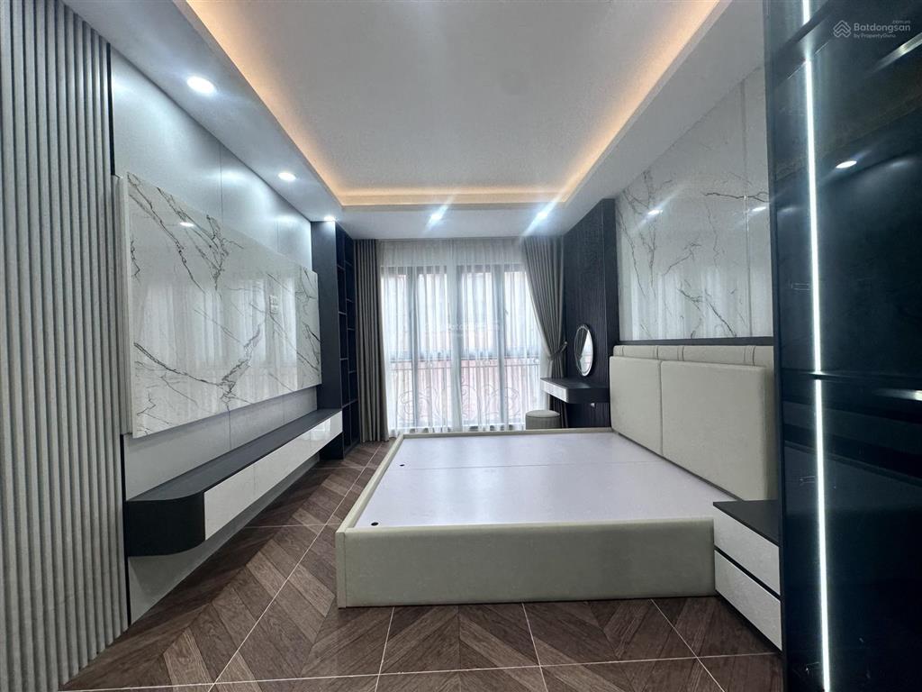 Nhà xây mới phố thanh nhàn dt 40m x 5 tầng thang máy