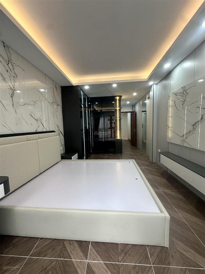 Nhà xây mới phố thanh nhàn dt 40m x 5 tầng thang máy, dân trí cao, khu vực tiện ích nhiều