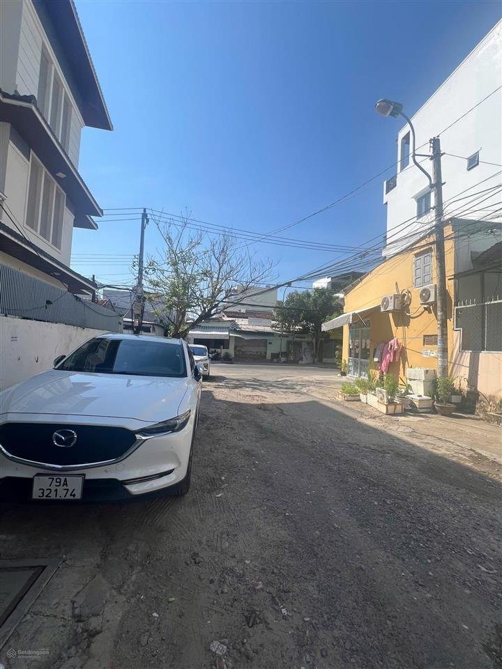 Bán nhà giá rẻ ngay tttp nha trang, đường 10m, dt 137m2, giá 8,5 tỷ.  0905 050 ***